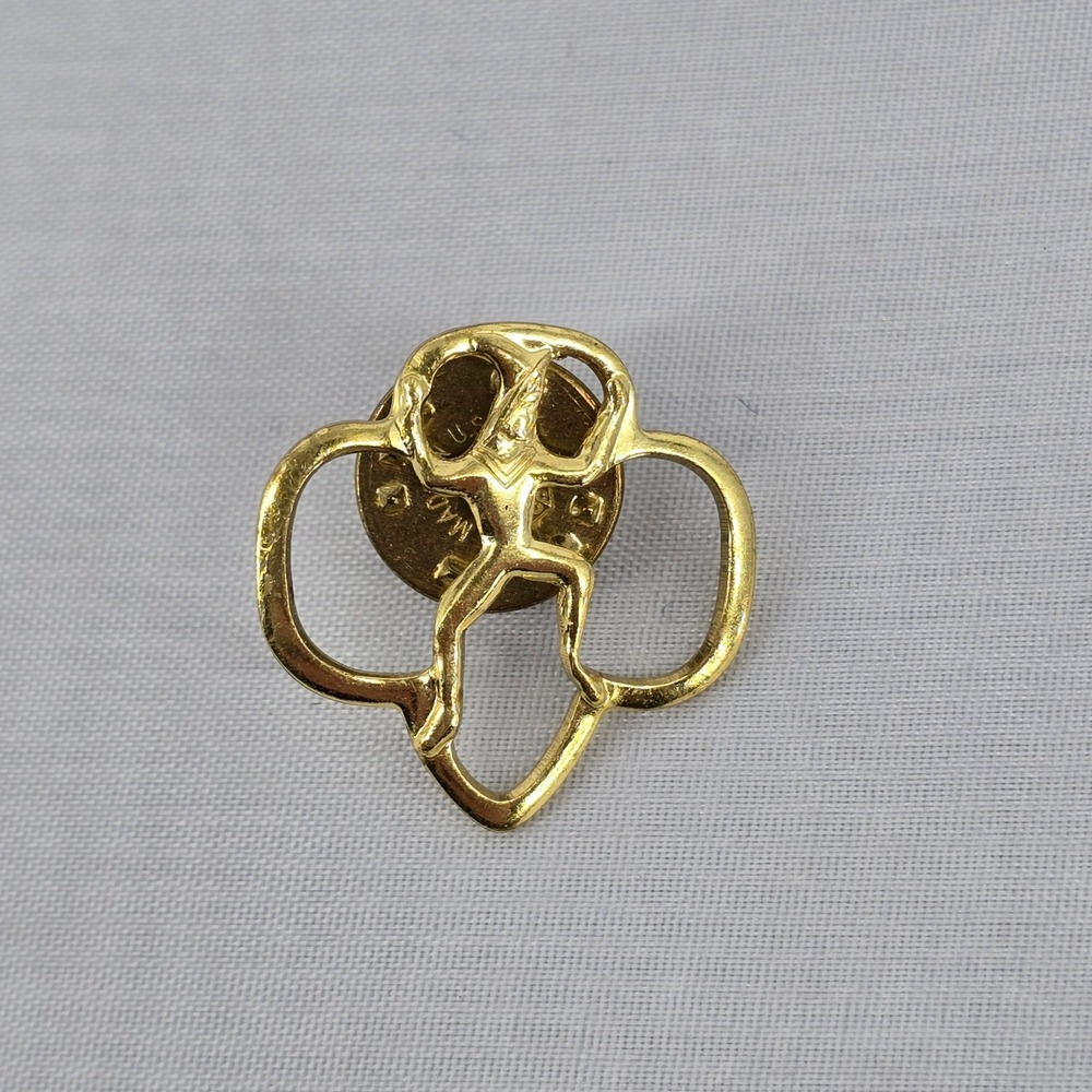 Vintage Girl Scouts WAGGGS World Association Trefoil Gold Tone Lapel Pin Brownie